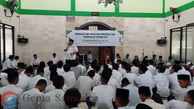
SMK Negeri 5 Jember memperingati Isro’mi’roj nabi Muhammad Saw Dimasjid At taqwa.