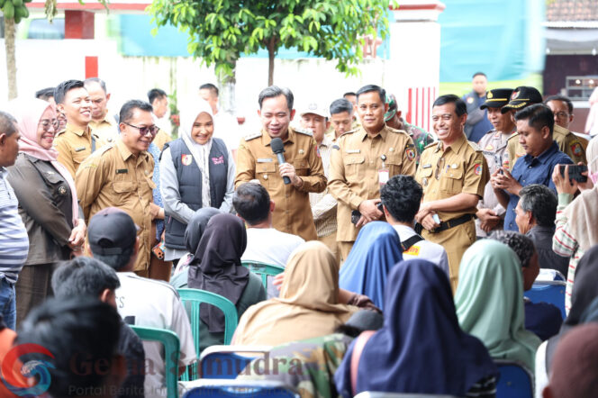 
Bupati Jember Pantau Langsung Efektivitas Pelayanan Pelayanan Adminduk di Kecamatan Bangsalsari 