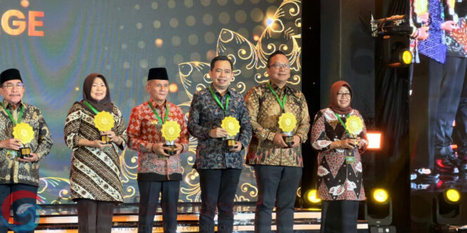 
Jember Raih Penghargaan UHC Awards 2026 Kategori Madya, Bupati Jember: Kesehatan Rakyat Prioritas Mutlak