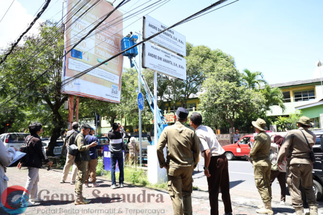 
Pemkab Jember Selaraskan Arahan Presiden Gerakan Indonesia ASRI : Tertibkan Reklame Ilegal.