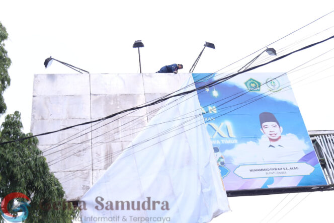 
Satgas Infrastruktur dan Tata Ruang Jember Tertibkan  Reklame, Baliho, hingga Spanduk Tak Berizin 