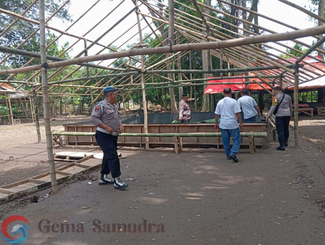 
Polsek Balung Bongkar Lokasi Diduga Arena Sabung Ayam, menurut Warga: Sudah Tak Ada Aktivitas Judi