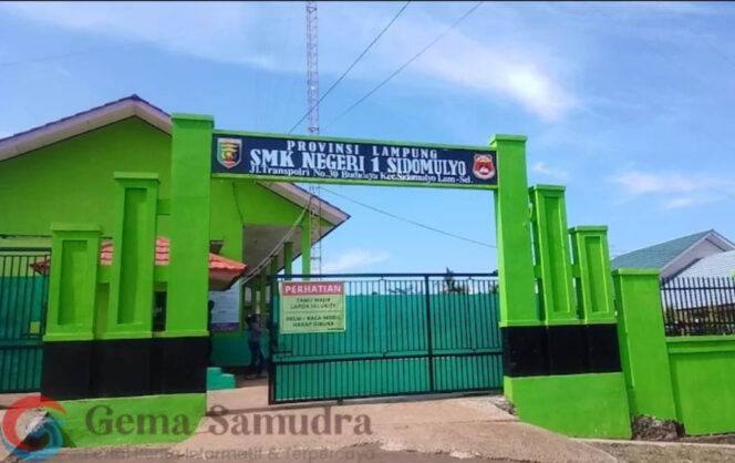 
Tak Pernah Mengajar, Nama Anak Kepsek SMKN 1 Sidomulyo Tercatat di Dapodik dan Lulus PPG