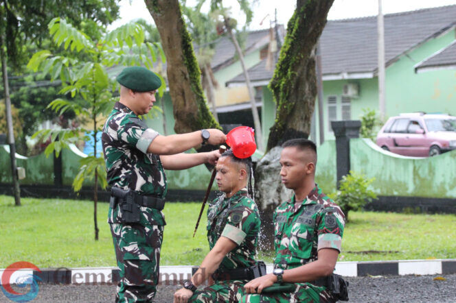 
Yonif 515 UTY/9/2 Kostrad Gelar Tradisi Penyambutan Warga Baru