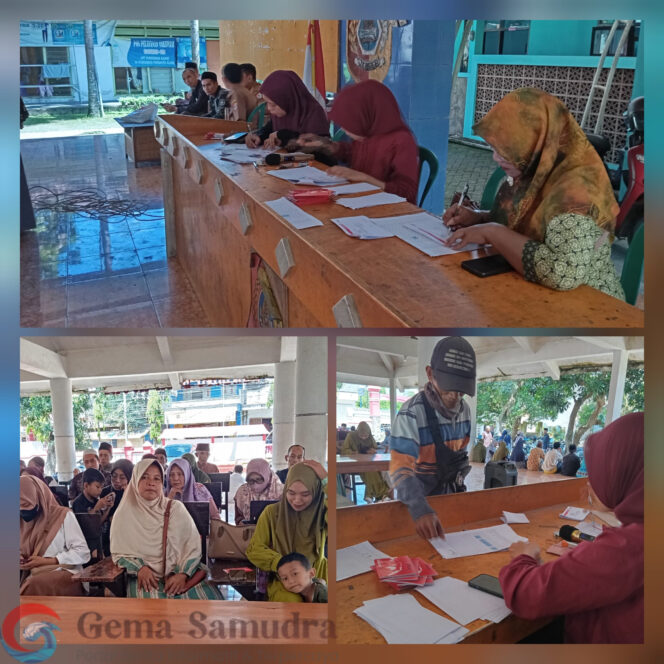 
Pencairan Honor Guru Ngaji Desa Ajung, 145 Orang Hadir Terima Insentif