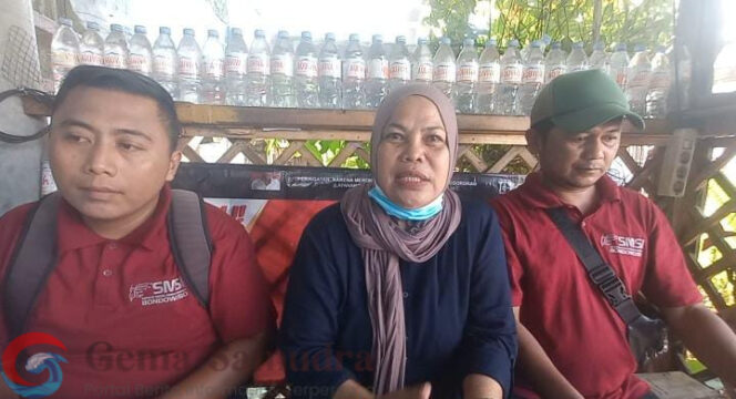 
Inilah sosok Erna Jurnalis Bagikan Sembako Pada Insan Pers dan Kaum Dhuafa.