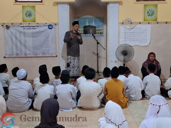 
SDN Antirogo 04 Sumbersari Gelar Aksi Sosial Berbagi Takjil dan Bukber 