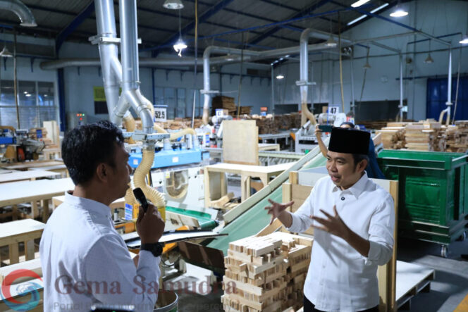 
Gus Fawait Dorong Efisiensi Energi di Jember saat Kunjungan ke PT Nankai.