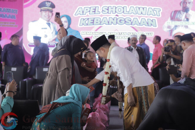 
Bukan Sekadar Seremonial, Jembatan Emosional Bupati dan Rakyat : Bunga Desaku.