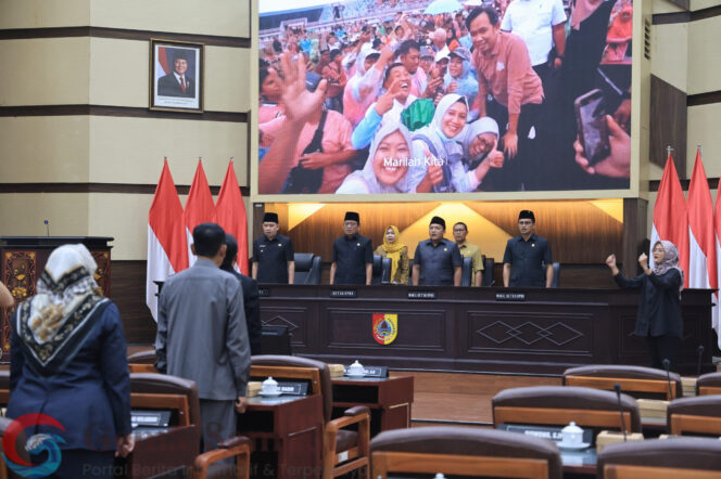 
Bupati Jember Sampaikan LKPJ 2025: Ekonomi Tumbuh Tertinggi, Kemiskinan Terendah 10 Tahun.