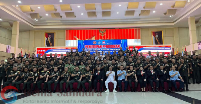 
Letkol Juni Fitriyan Ikut Dalam Ratusan Wisudawan Unhan RI yang dikukuhkan.