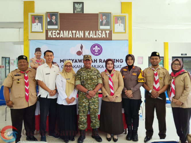 
Endhika Dwi Kadariyanto,S.Pd Terpilih Aklamasi Pimpin Pramuka Kalisat. 