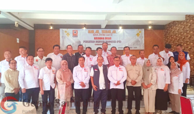 
Persatuan Insinyur Indonesia Cabang Jember Melaksanakan Halal Bihalal Di RM Lestari.