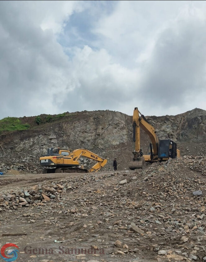 
Truk Tambang Melintas, Jalan Amblas, Dugaan Keterlibatan Orang Nomor Satu di Pringsewu Mencuat