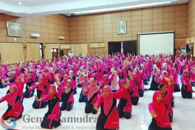 
Di Aula Dispendik Jember : IGTKI Kabupaten Jember Berkolaborasi Dengan Sanggar Hastarini Gelar Pelatihan Tari.