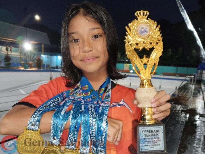 
Khanza Felisia Diyanah Dari SDN JELO 02 Pertahankan Mahkota Juara Renang O2SN Kecamatan Patrang