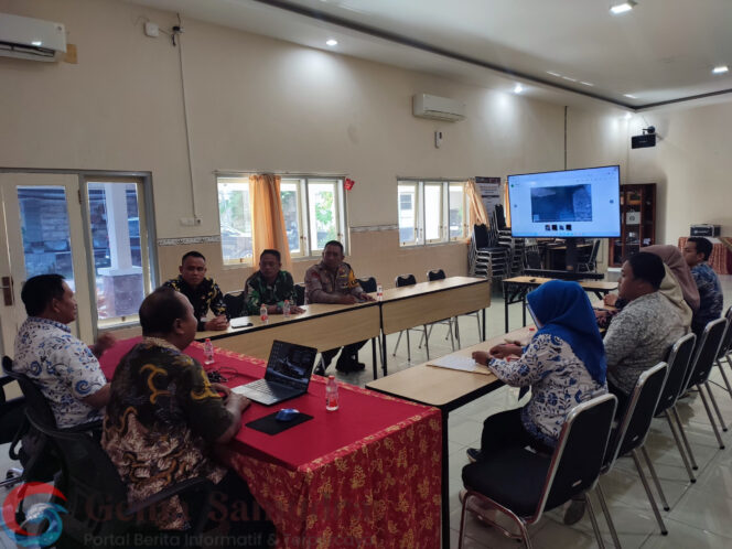 
Langkah Nyata Muspika Ajung Bahas Penanganan Genangan Jalan Semeru Bersama PU Bina Marga dan Pengairan Provinsi Jatim.