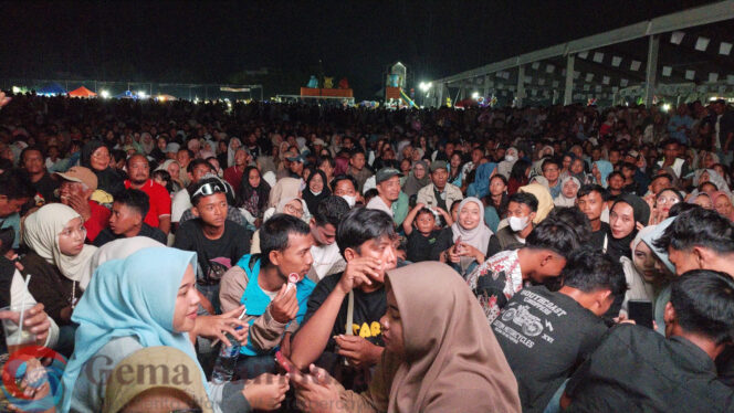 
Konser Denny Caknan Meriahkan HUT ke-27 Kabupaten Lampung Timur Ribuan Warga Padati Lapangan Sribawono
