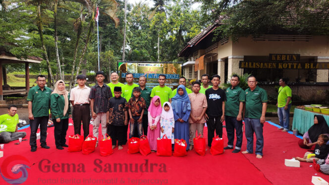 
PTPN I Regional 5 Kebun Kalisanen Kotta Blater Pringati May Day dengan memberikan Bansos Anak Yatim