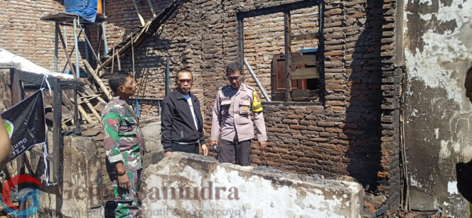 
Diduga Konsleting Listrik, Dua Rumah di Dusun Kresek Pancakarya Terbakar