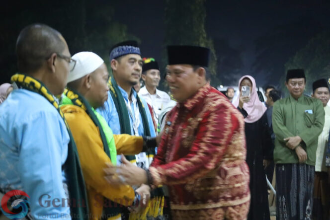 
Wakil Bupati Lampung Timur Sambut 284 Jemaah Haji Kloter 09, Doakan Jadi Haji Mabrur