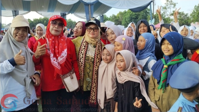 
Karnaval HUT ke-67, Antusias Ribuan Warga Desa Tanjung Qencono Terhibur Kehadiran Bupati Lampung Timur
