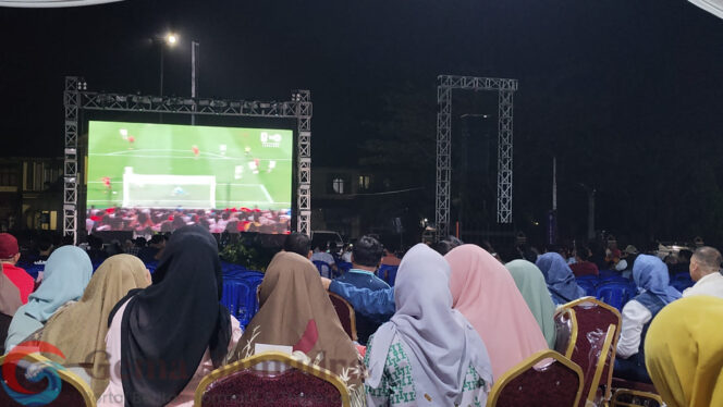 
Antusias Warga Dan Pemkab Lamtim Nobar “Bola Gembira” Piala Dunia 2026 Bersama TVRI Nasional