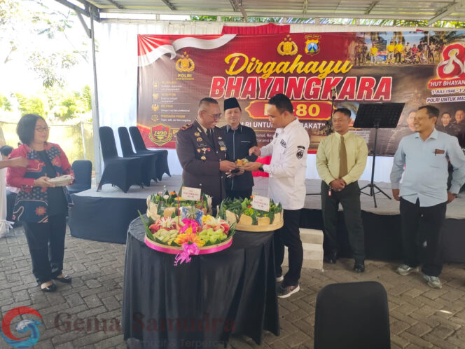 
Hari Bhayangkara ke-80, Polsek Ajung Gelar Tasyakuran Bersama Forkopimcam dan Tokoh Masyarakat