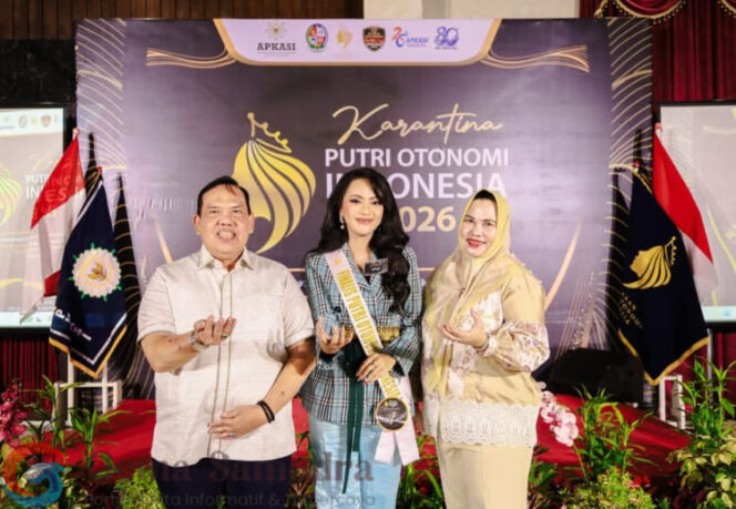 
Finalis Talent Show Putri, Wakil Bupati Lamtim Azwar Hadi Berikan Dukungan kepada Triana Febrianti Putri Daerah