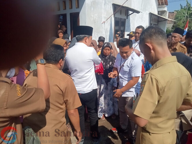 
Desa Wonojati Ketempatan Kunker Bupati Jember Gus Fawait, Tinjau perbaikan jalan dan irigasi.