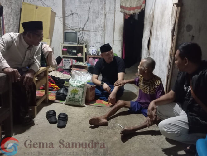 
Respon Cepat Wakili Plt Bupati, Camat Terusan Nunyai Fasilitasi Pembuatan E-KTP Dan Bantu Lansia Sebatang Kara Di Gunung Batin Udik