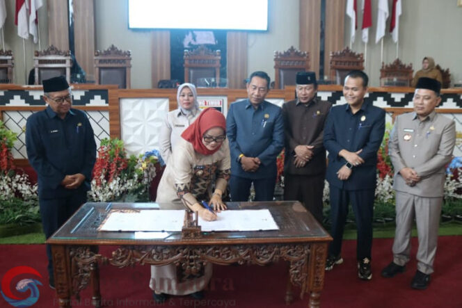 
Rapat Paripurna DPRD Lamtim, Bupati Ela Dorong APBD 2026 Lebih Responsif Lewat Perubahan KUA-PPAS