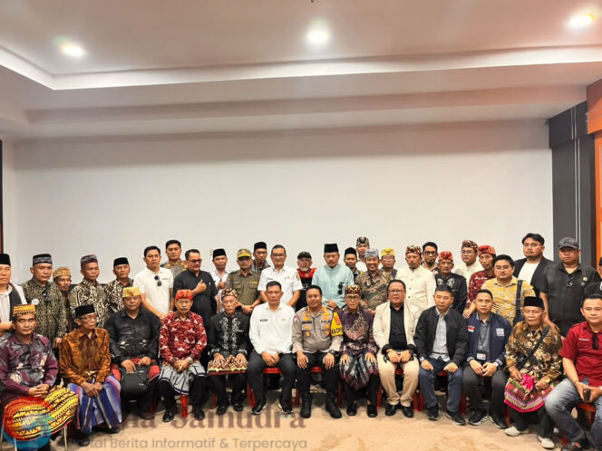 
Mantap Ribuan Massa Buay Bulan Bersatu Desak Pemkab Tubaba Fasilitasi Mediasi dengan PTPN 1