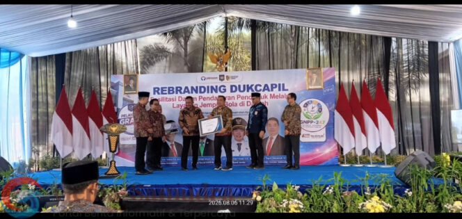 
Pemkab Jember Perkuat Layanan Adminduk hingga Desa, Gus Fawait Pastikan Semua Gratis