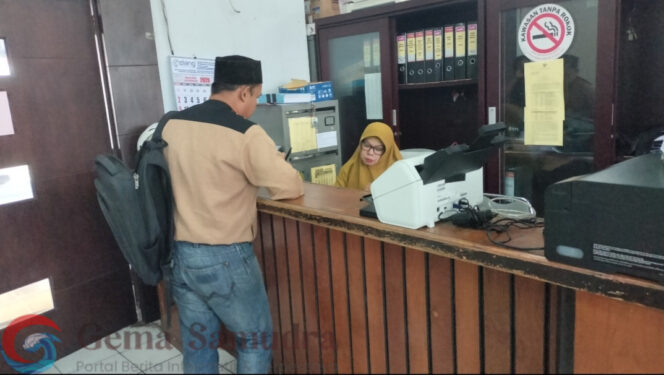 
Misbachul Munir datangi Inspektorat harap Audit Investigasi Desa Rowoindah dipercepat 