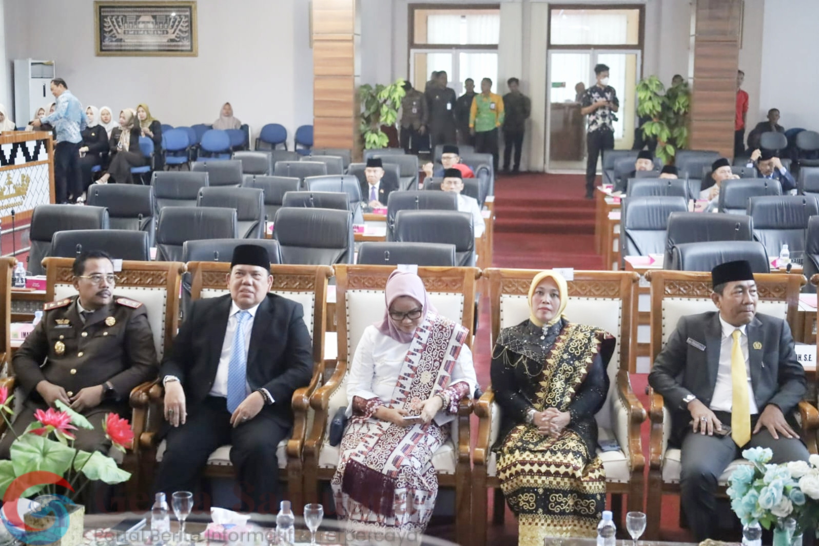 Foto, DPRD Lamtim