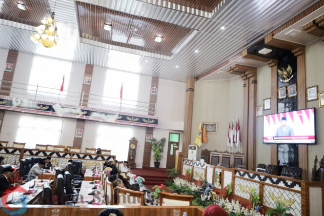 
Paripurna HUT RI Ke-81, DPRD Lamtim Dan Pemkab Dengarkan Pesannya Presiden RI