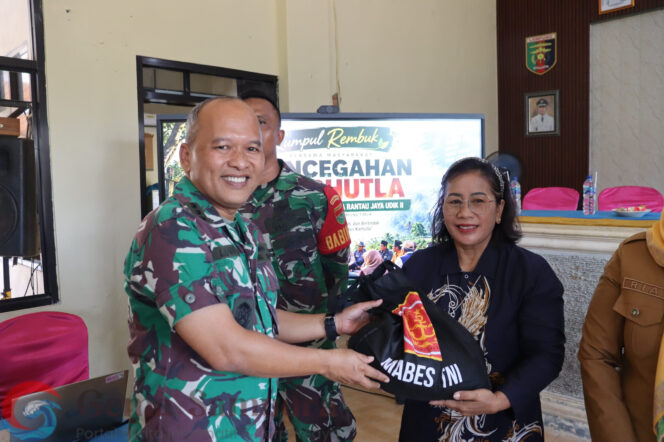 
Penyuluhan Pencegahan Karhutla di Desa RJU 2, Ini Pesan Tim Mabes TNI