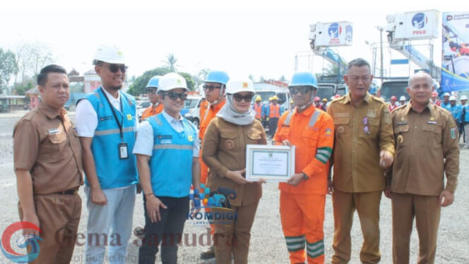 
Pemkab Lamtim Mengapresiasi Langkah PLN Dalam Pemeliharaan Jaringan Tanpa Padamkan Listrik