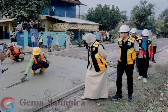 
Pesan Tegas Bupati Ela di Proyek Jalan Bumi Jawa: Prosedur Benar, Tata Kelola Benar