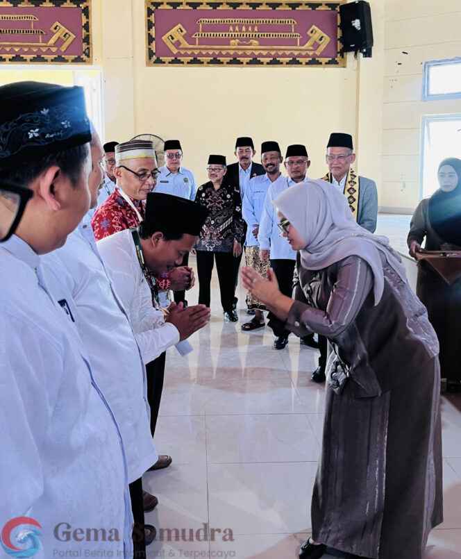 
Buka MUSDA V MUI di Rumah Dinas, Bupati Ela Tekankan Peran Ulama Jaga Kerukunan